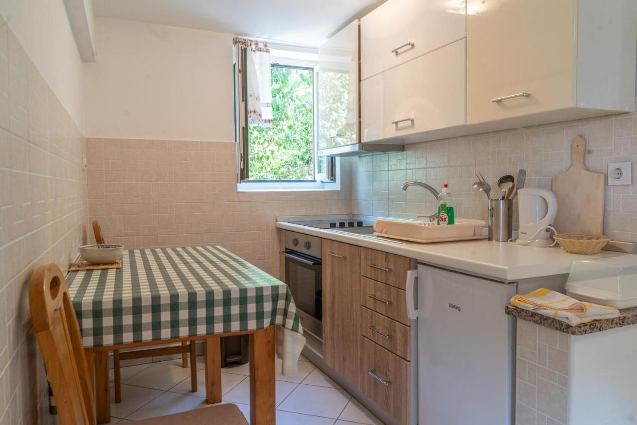 Rooms Ljubica Cres Exterior photo