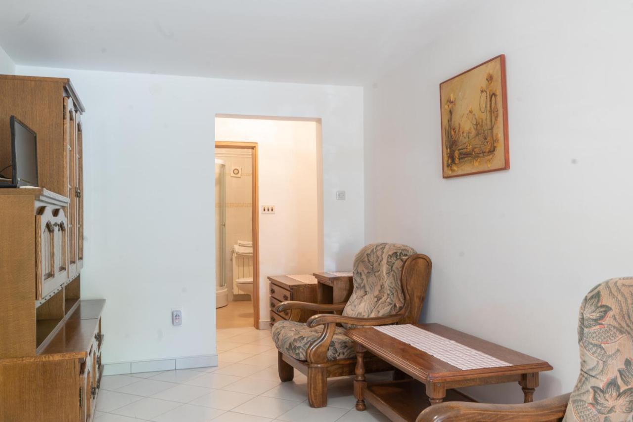 Rooms Ljubica Cres Exterior photo