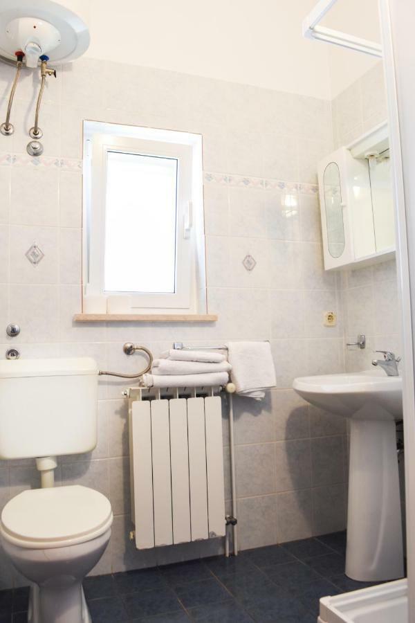 Rooms Ljubica Cres Exterior photo